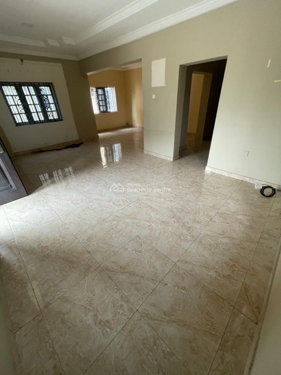 3 Bedroom Flat Upstairs, U3 Estate, Lekki Phase 1, Lekki, Lagos, Flat / Apartment for Rent
