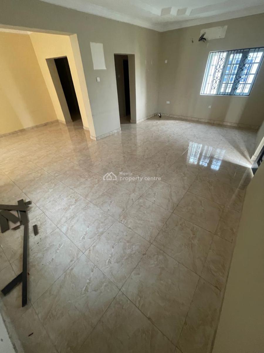 3 Bedroom Flat Upstairs, U3 Estate, Lekki Phase 1, Lekki, Lagos, Flat / Apartment for Rent