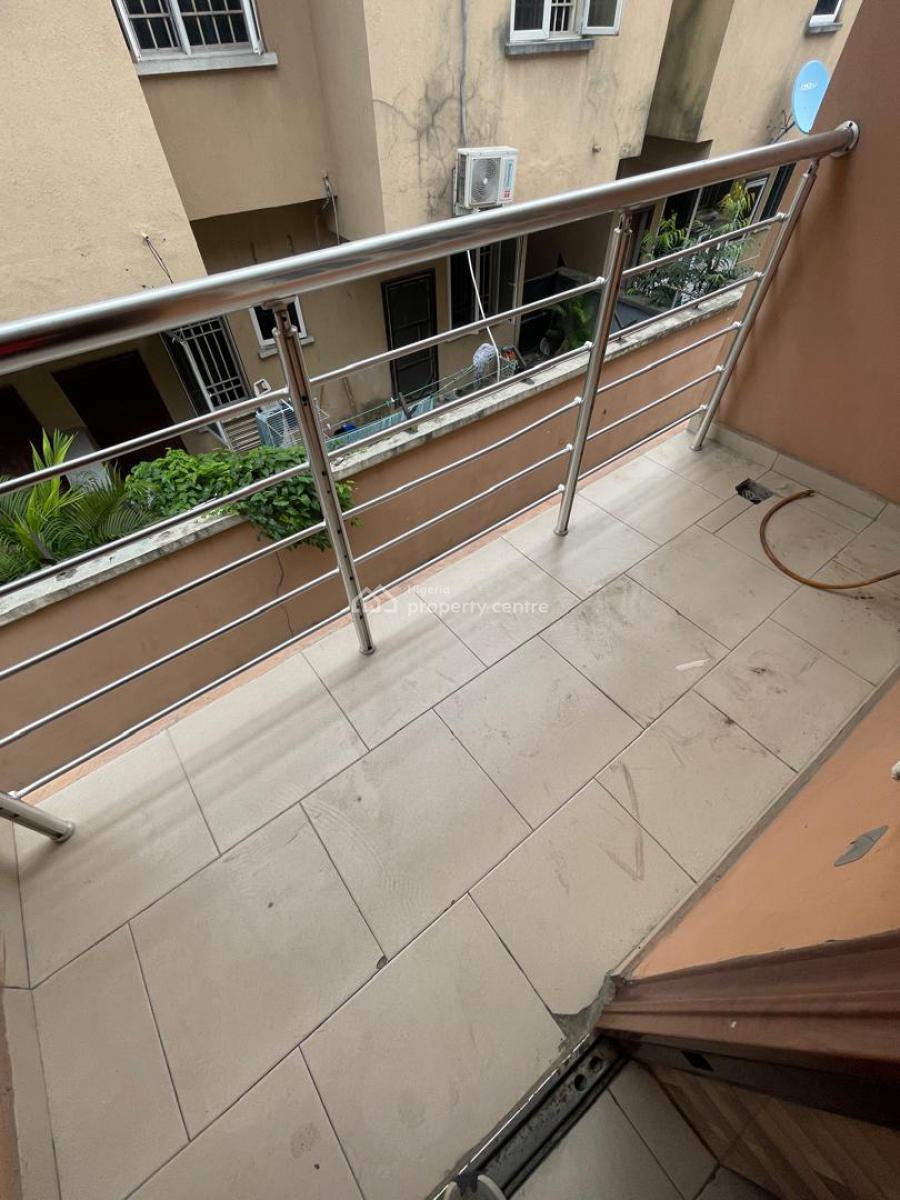 3 Bedroom Flat Upstairs, U3 Estate, Lekki Phase 1, Lekki, Lagos, Flat / Apartment for Rent