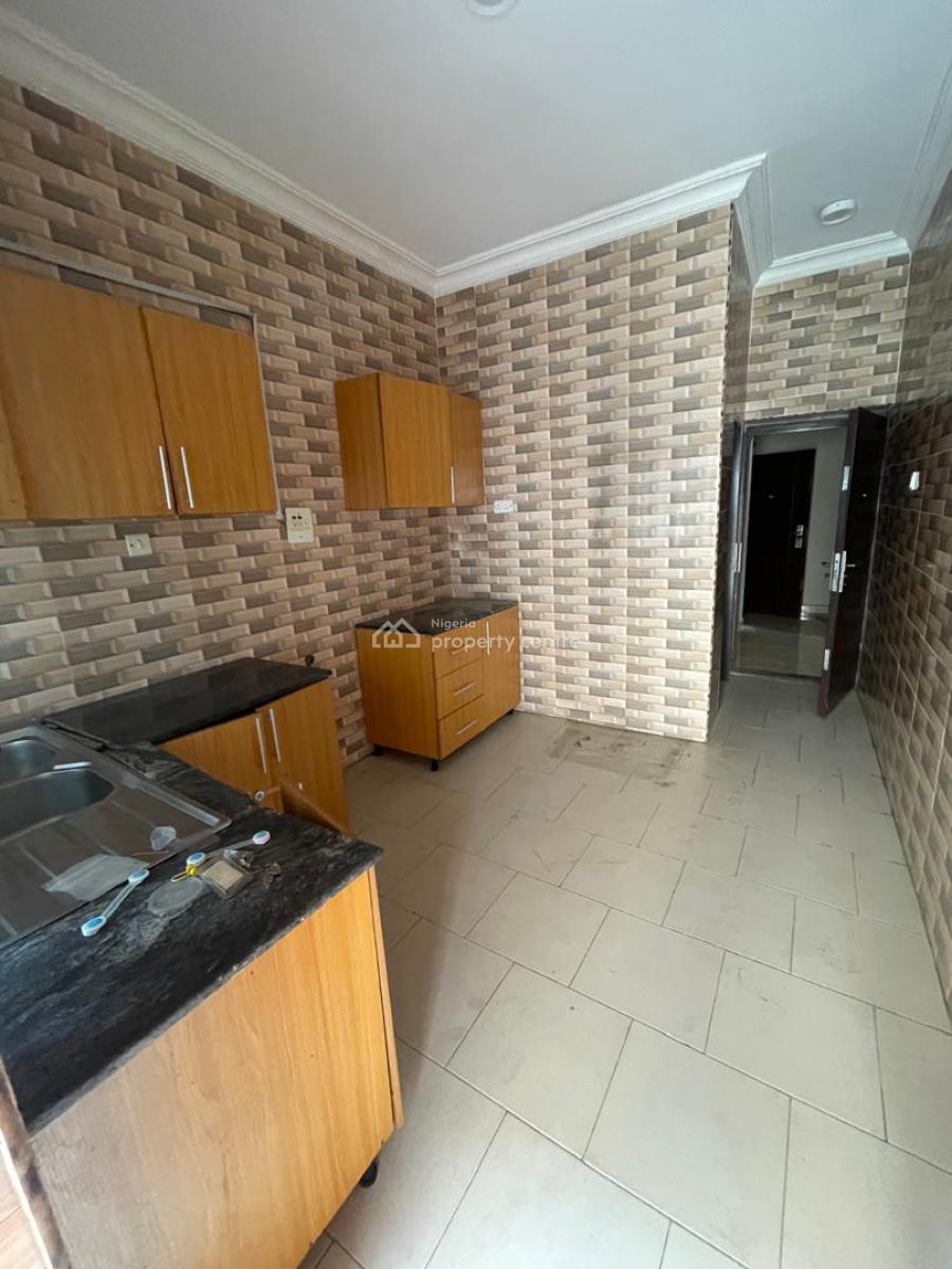 3 Bedroom Flat Upstairs, U3 Estate, Lekki Phase 1, Lekki, Lagos, Flat / Apartment for Rent