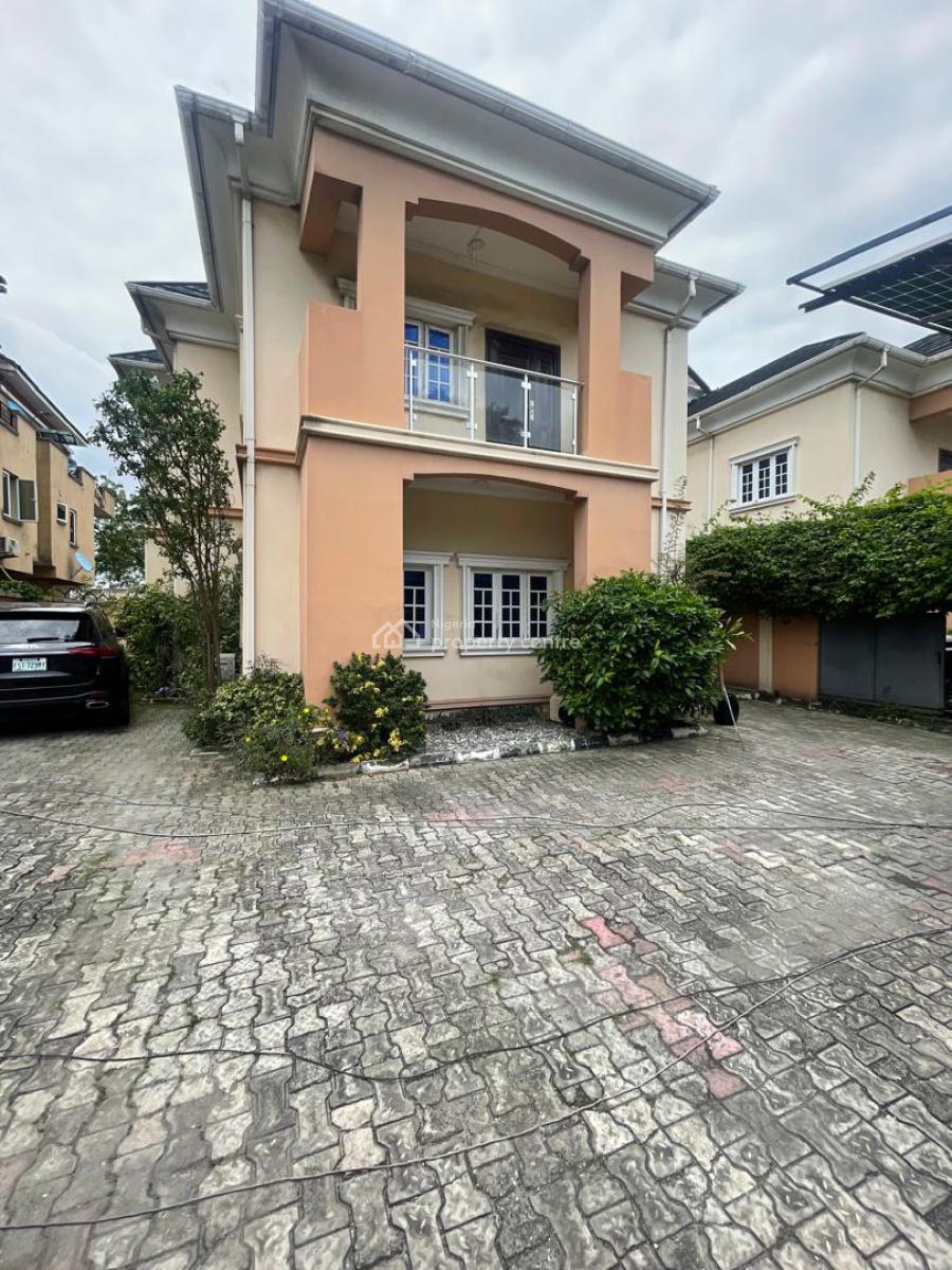 3 Bedroom Flat Upstairs, U3 Estate, Lekki Phase 1, Lekki, Lagos, Flat / Apartment for Rent