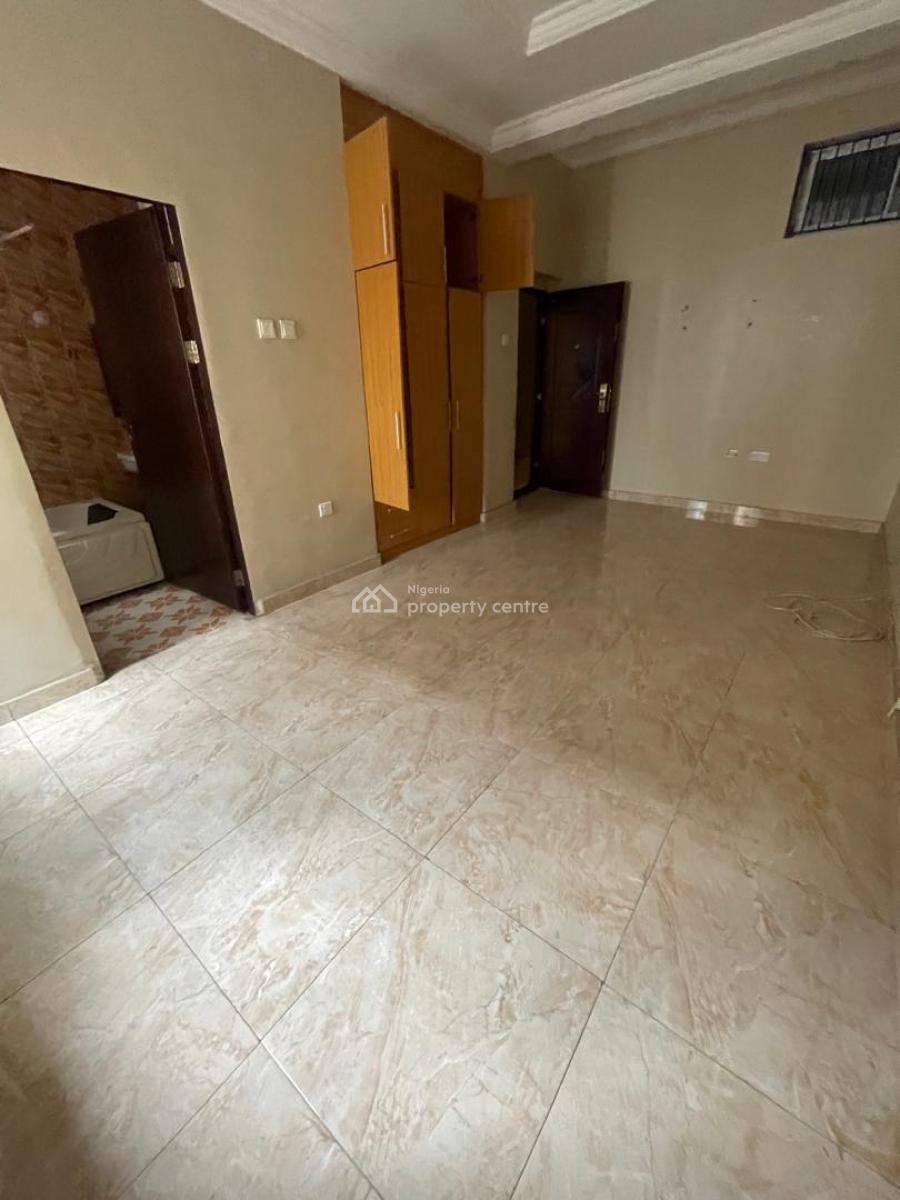 3 Bedroom Flat Upstairs, U3 Estate, Lekki Phase 1, Lekki, Lagos, Flat / Apartment for Rent