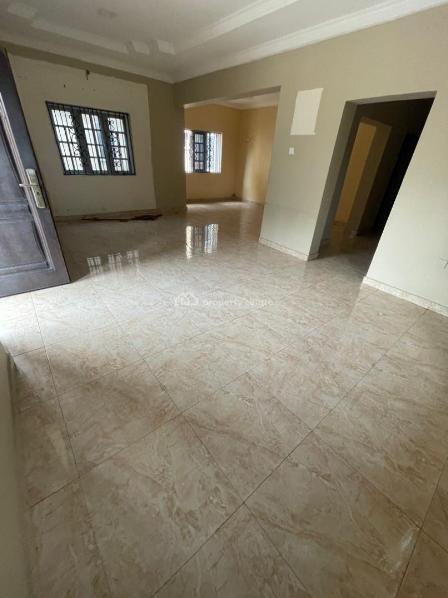 3 Bedroom Flat Upstairs, U3 Estate, Lekki Phase 1, Lekki, Lagos, Flat / Apartment for Rent