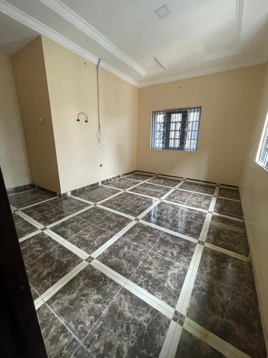 3 Bedroom Flat Upstairs, U3 Estate, Lekki Phase 1, Lekki, Lagos, Flat / Apartment for Rent