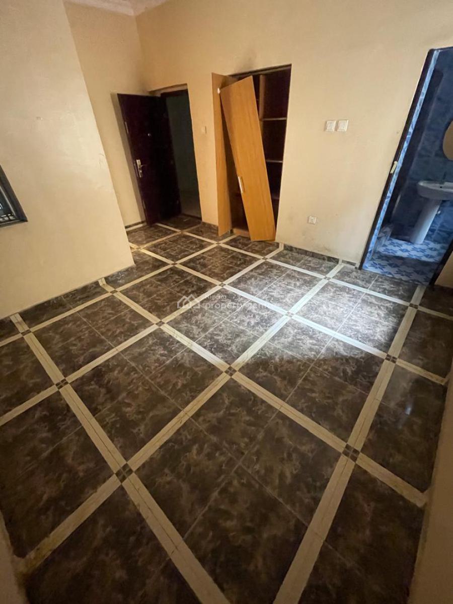 3 Bedroom Flat Upstairs, U3 Estate, Lekki Phase 1, Lekki, Lagos, Flat / Apartment for Rent