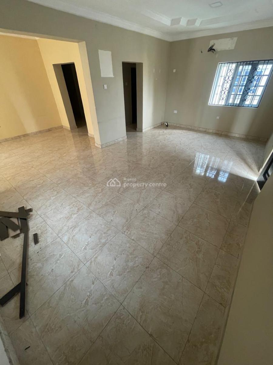 3 Bedroom Flat Upstairs, U3 Estate, Lekki Phase 1, Lekki, Lagos, Flat / Apartment for Rent
