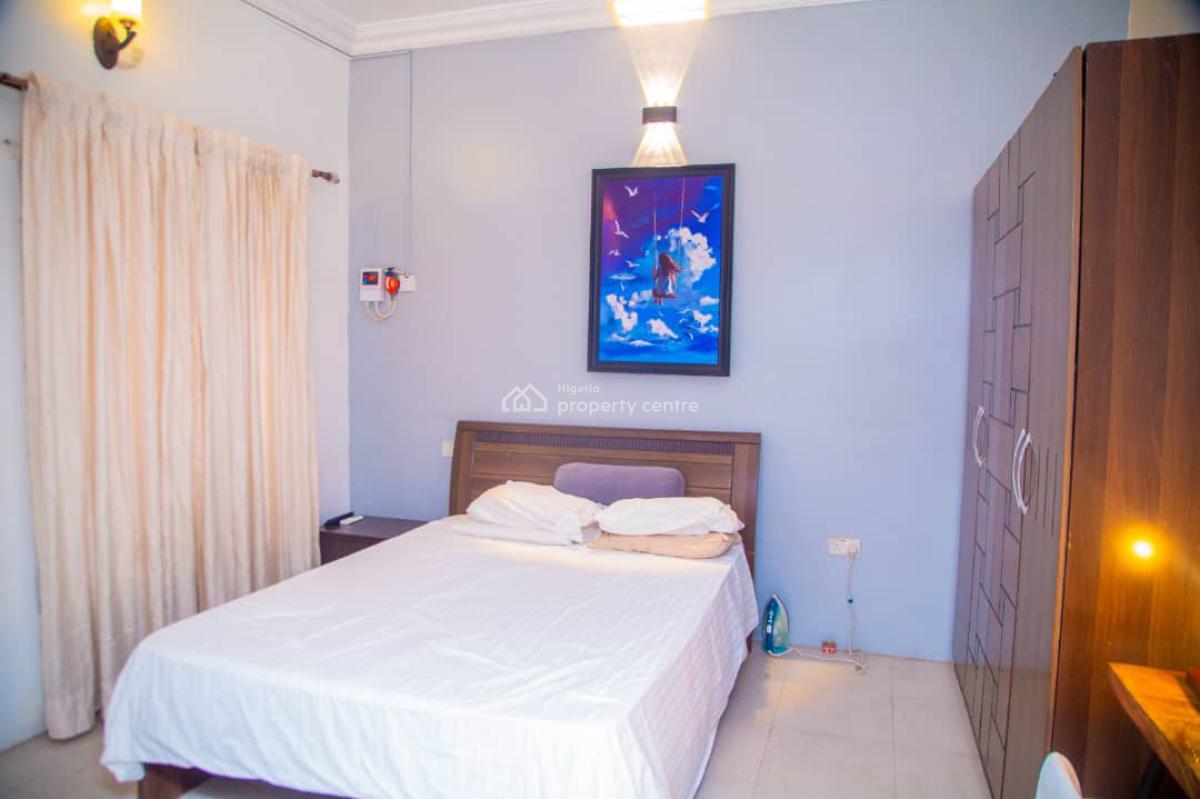 3-bedroom Terrace + 1 Bq -- Ikeja Gra, Ikeja Gra, Ikeja, Lagos, Flat / Apartment for Rent