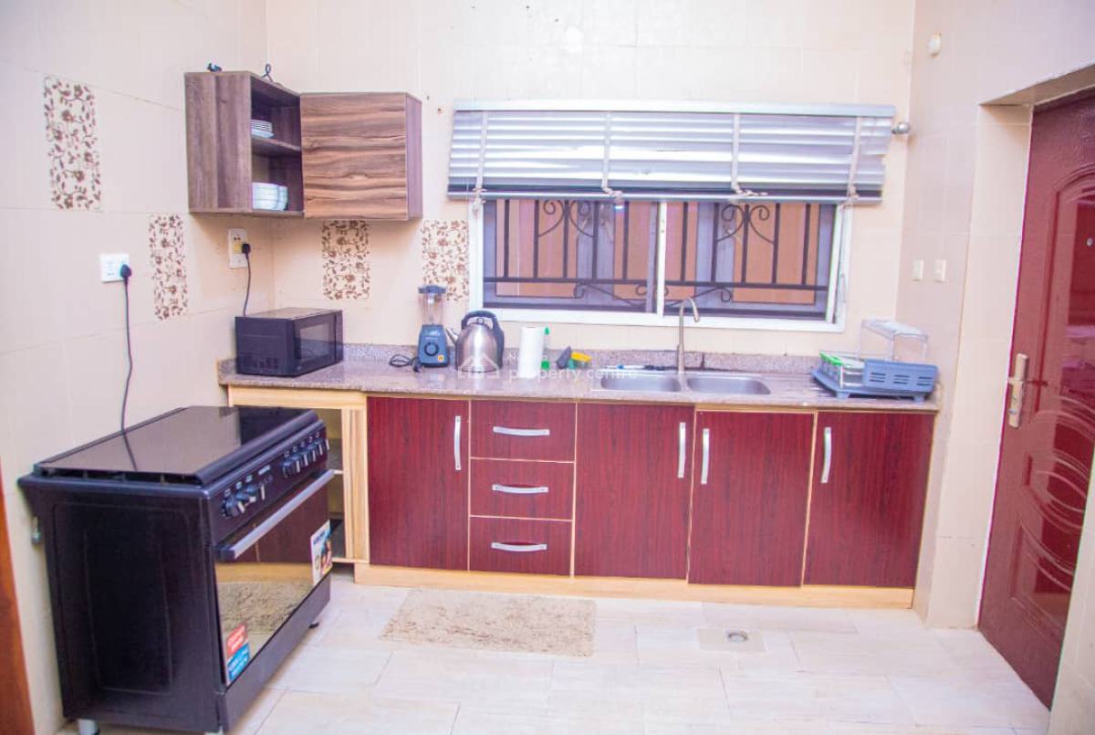 3-bedroom Terrace + 1 Bq -- Ikeja Gra, Ikeja Gra, Ikeja, Lagos, Flat / Apartment for Rent
