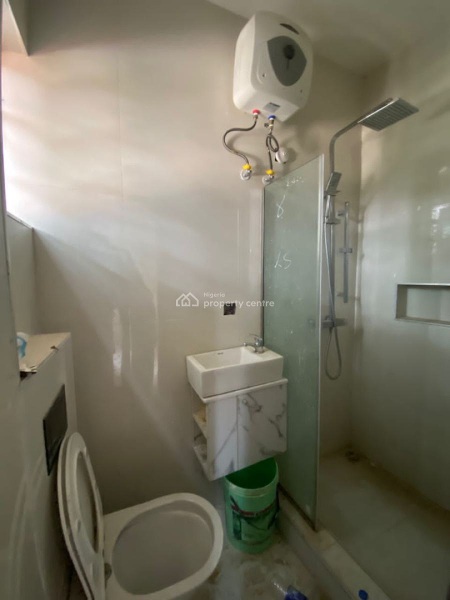 Well-built 3-bedrooms, Lekki Phase 1, Lekki, Lagos, House for Sale