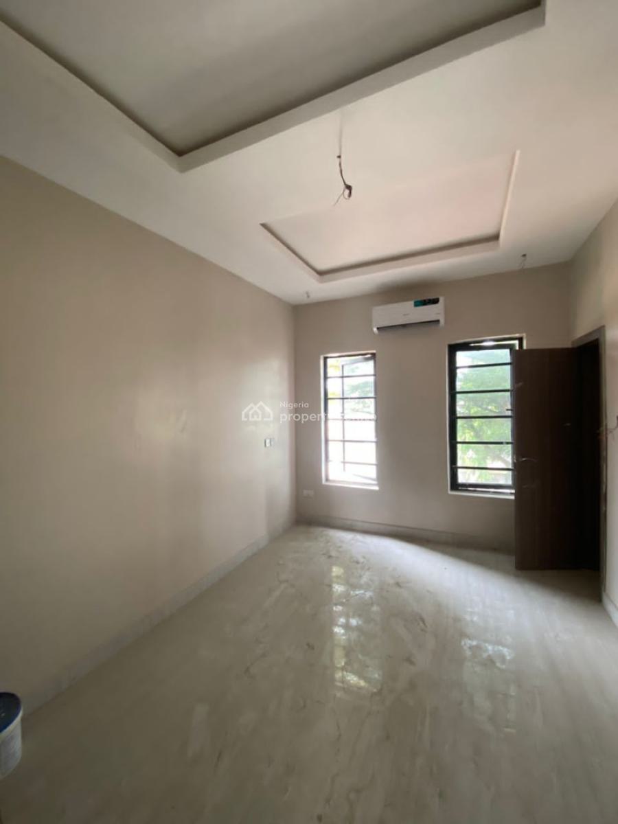 Well-built 3-bedrooms, Lekki Phase 1, Lekki, Lagos, House for Sale