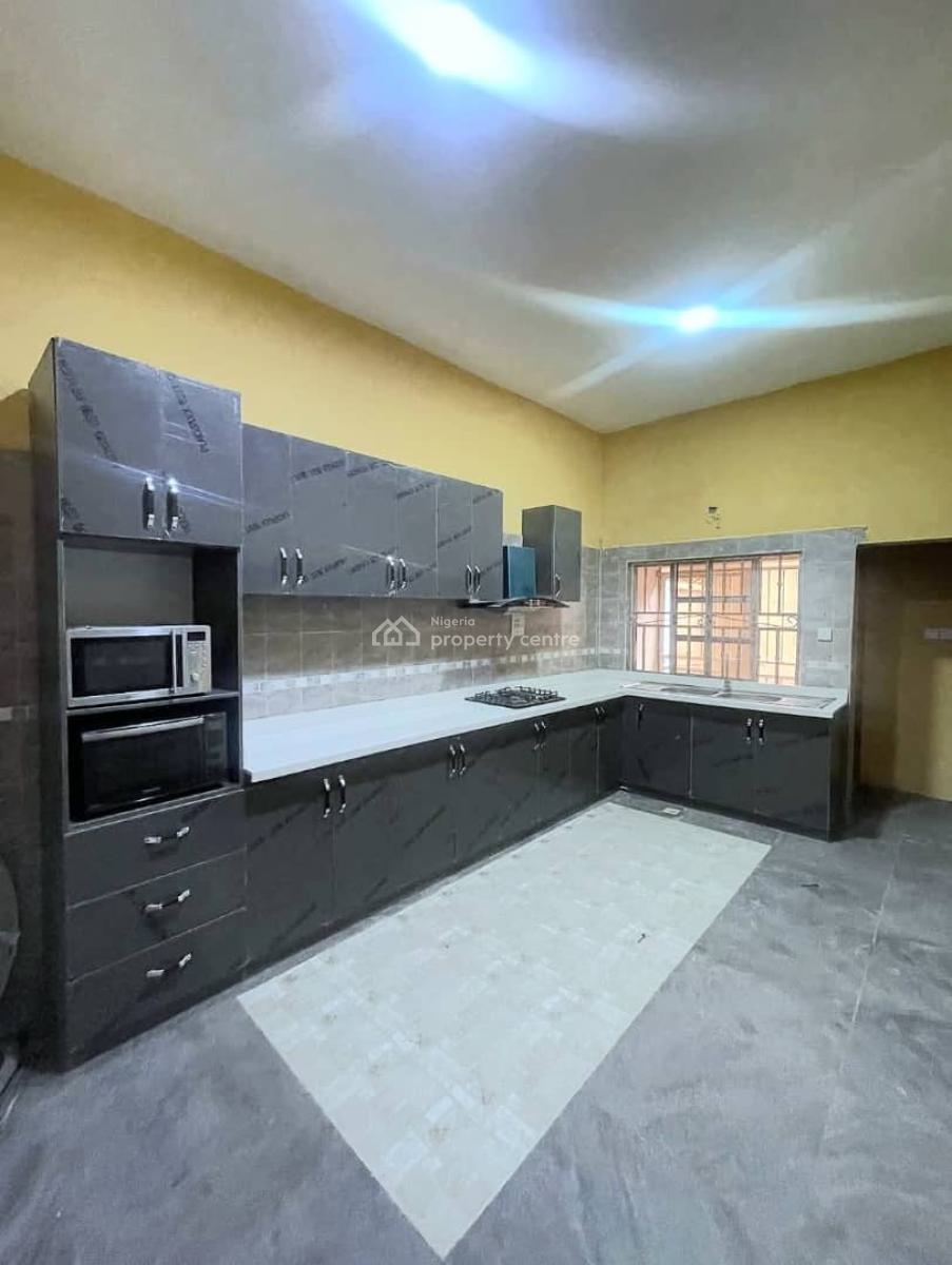 Contemporary 5 Bedroom Semi-detached with 2 Bq, Lekki Phase 1, Lekki, Lagos, Semi-detached Duplex for Rent