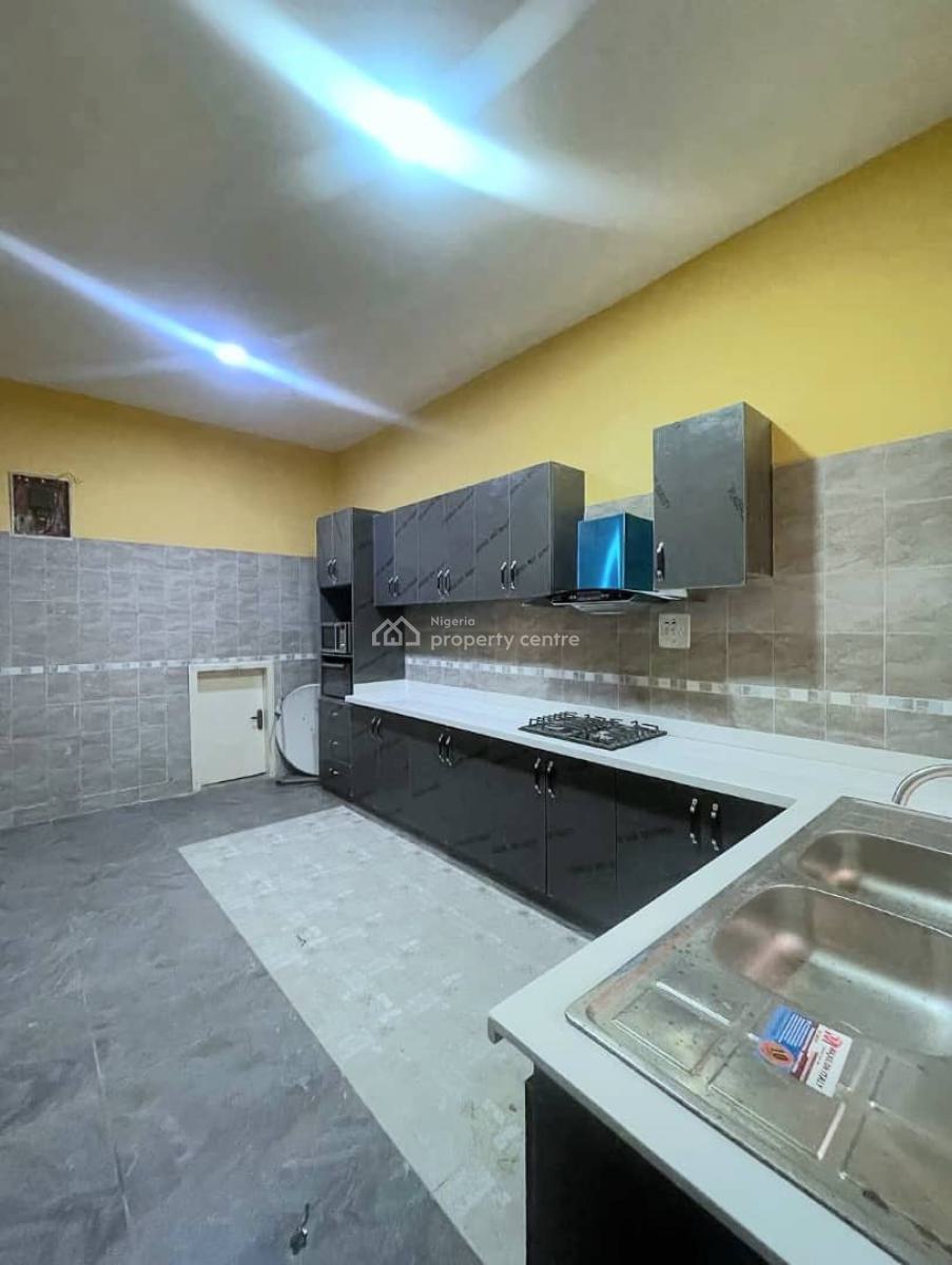 Contemporary 5 Bedroom Semi-detached with 2 Bq, Lekki Phase 1, Lekki, Lagos, Semi-detached Duplex for Rent