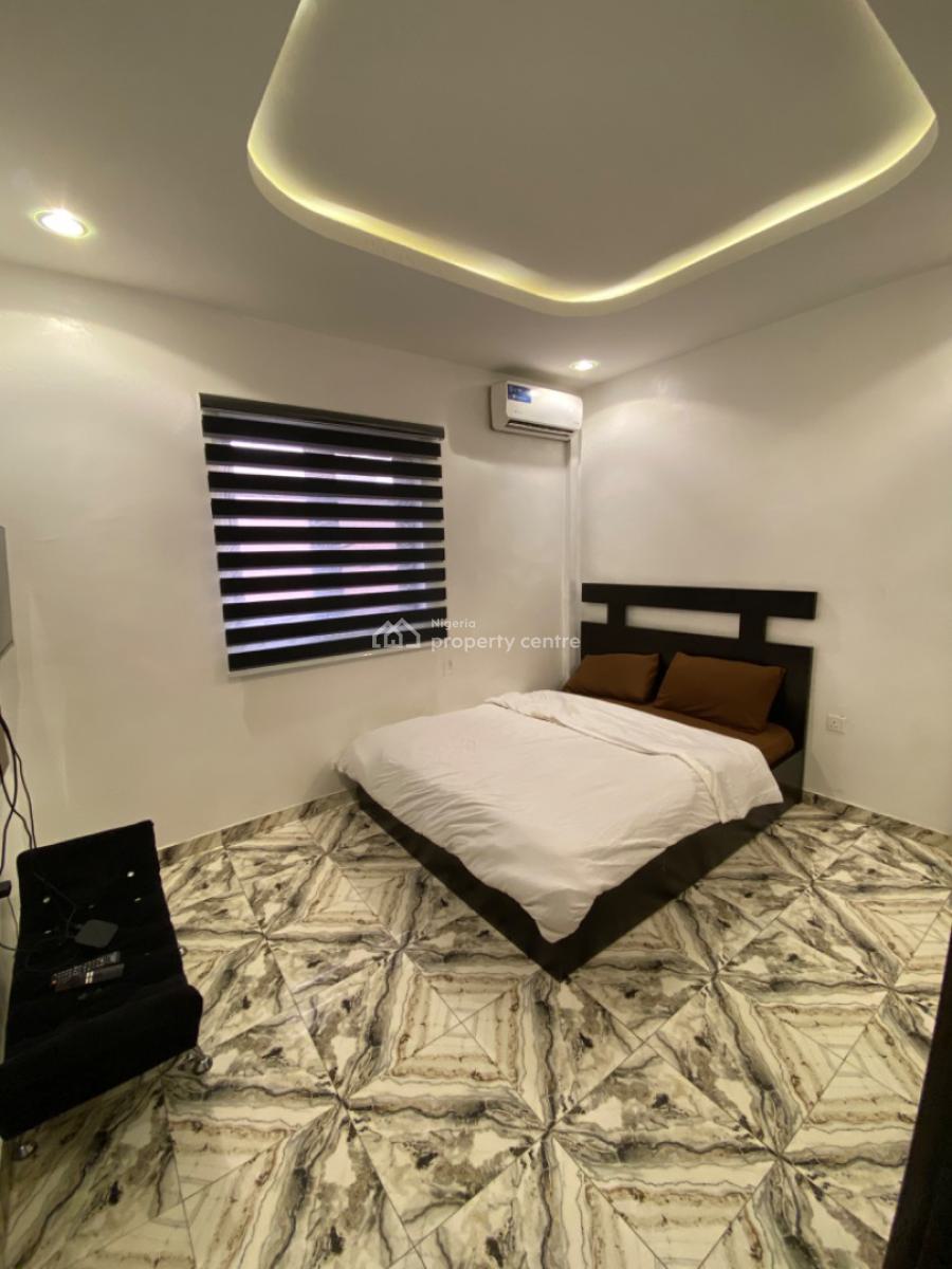 Decent 2 Bedroom Apartment, Sabo, Yaba, Lagos, Flat / Apartment Short Let