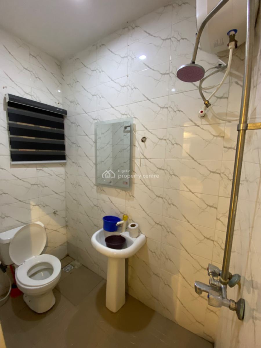 Decent 2 Bedroom Apartment, Sabo, Yaba, Lagos, Flat / Apartment Short Let