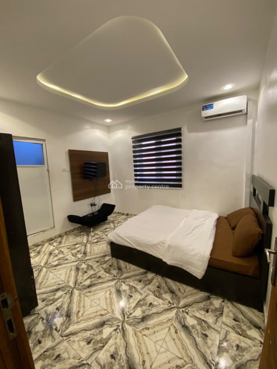 Decent 2 Bedroom Apartment, Sabo, Yaba, Lagos, Flat / Apartment Short Let