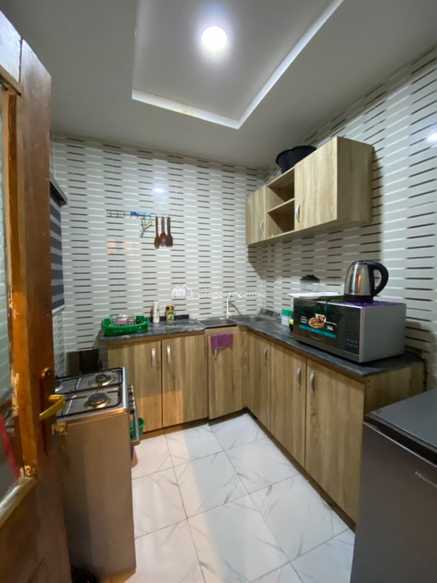 Decent 2 Bedroom Apartment, Sabo, Yaba, Lagos, Flat / Apartment Short Let