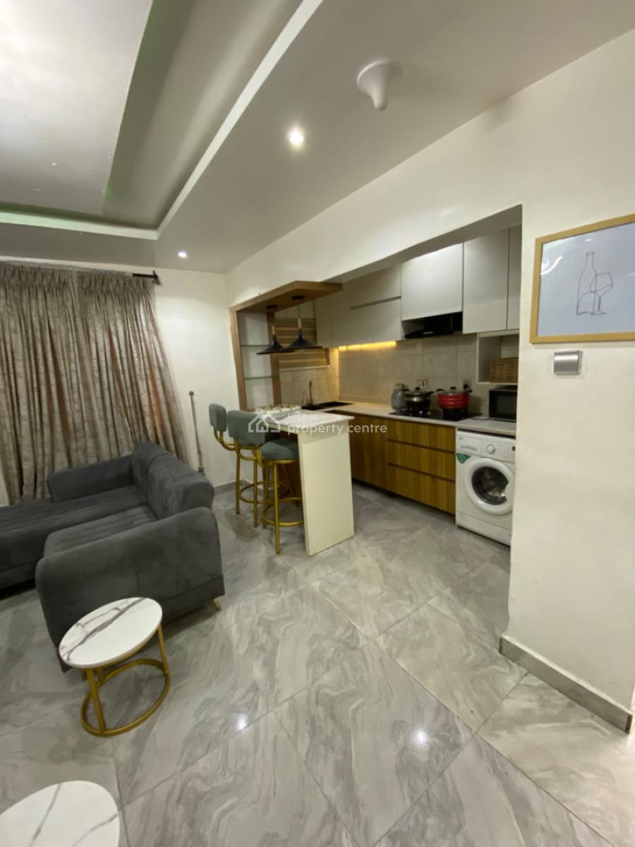 Cozy & Spacious 3 Bedroom Apartment, Onike, Yaba, Lagos, Flat / Apartment Short Let
