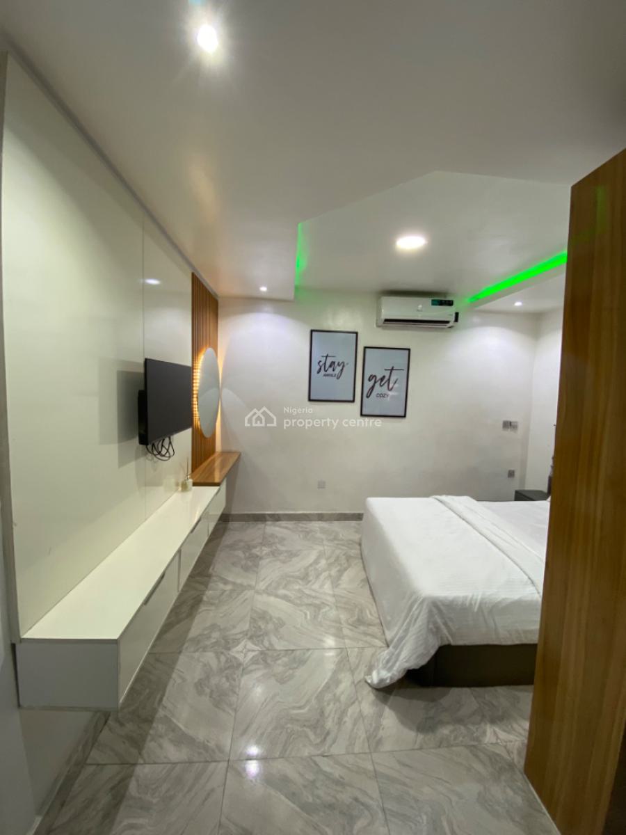 Cozy & Spacious 3 Bedroom Apartment, Onike, Yaba, Lagos, Flat / Apartment Short Let