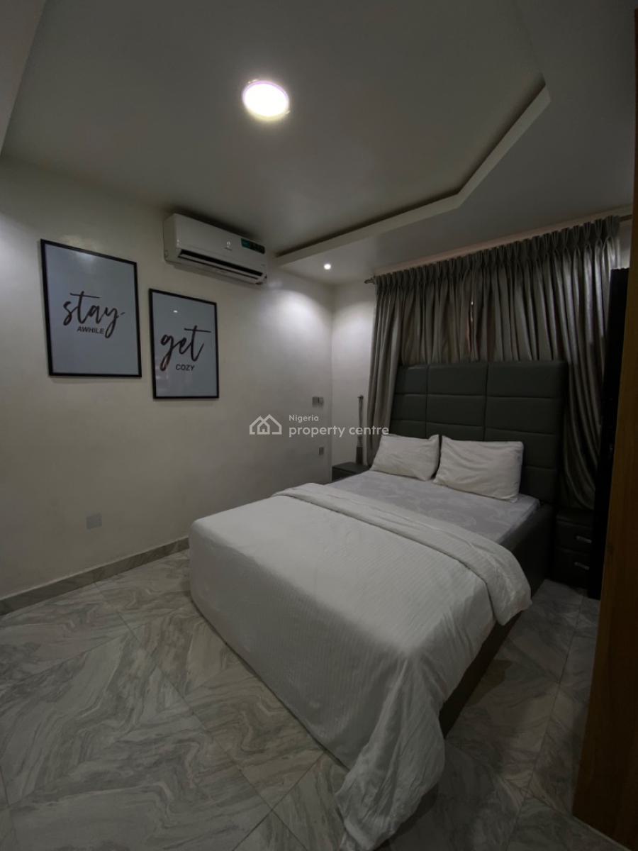 Cozy & Spacious 3 Bedroom Apartment, Onike, Yaba, Lagos, Flat / Apartment Short Let