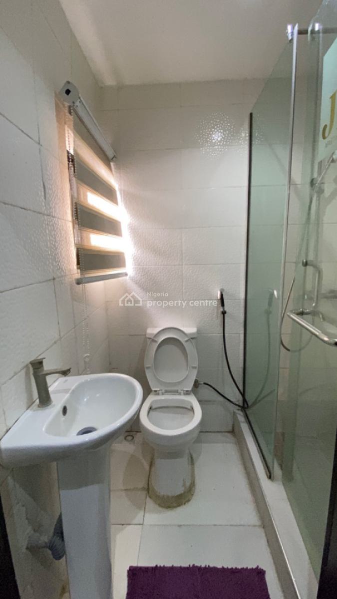 Cozy & Spacious 3 Bedroom Apartment, Onike, Yaba, Lagos, Flat / Apartment Short Let