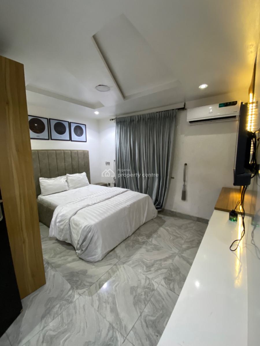 Cozy & Spacious 3 Bedroom Apartment, Onike, Yaba, Lagos, Flat / Apartment Short Let