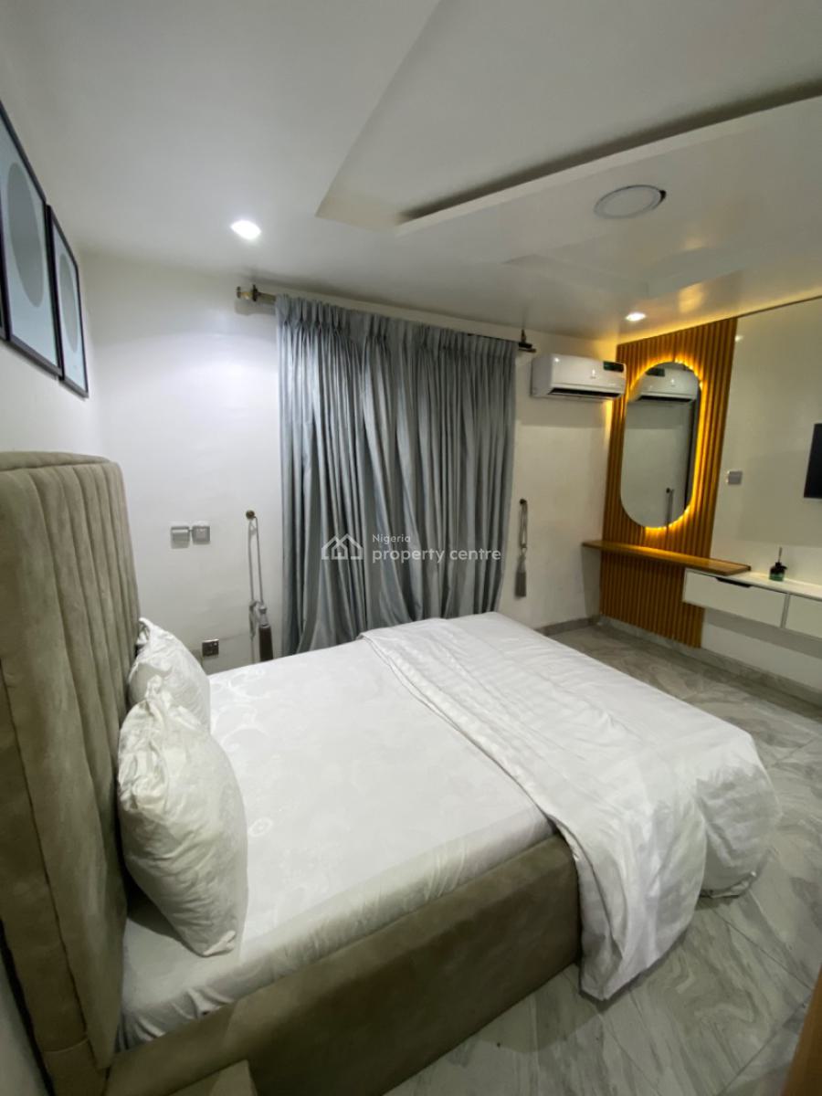 Cozy & Spacious 3 Bedroom Apartment, Onike, Yaba, Lagos, Flat / Apartment Short Let