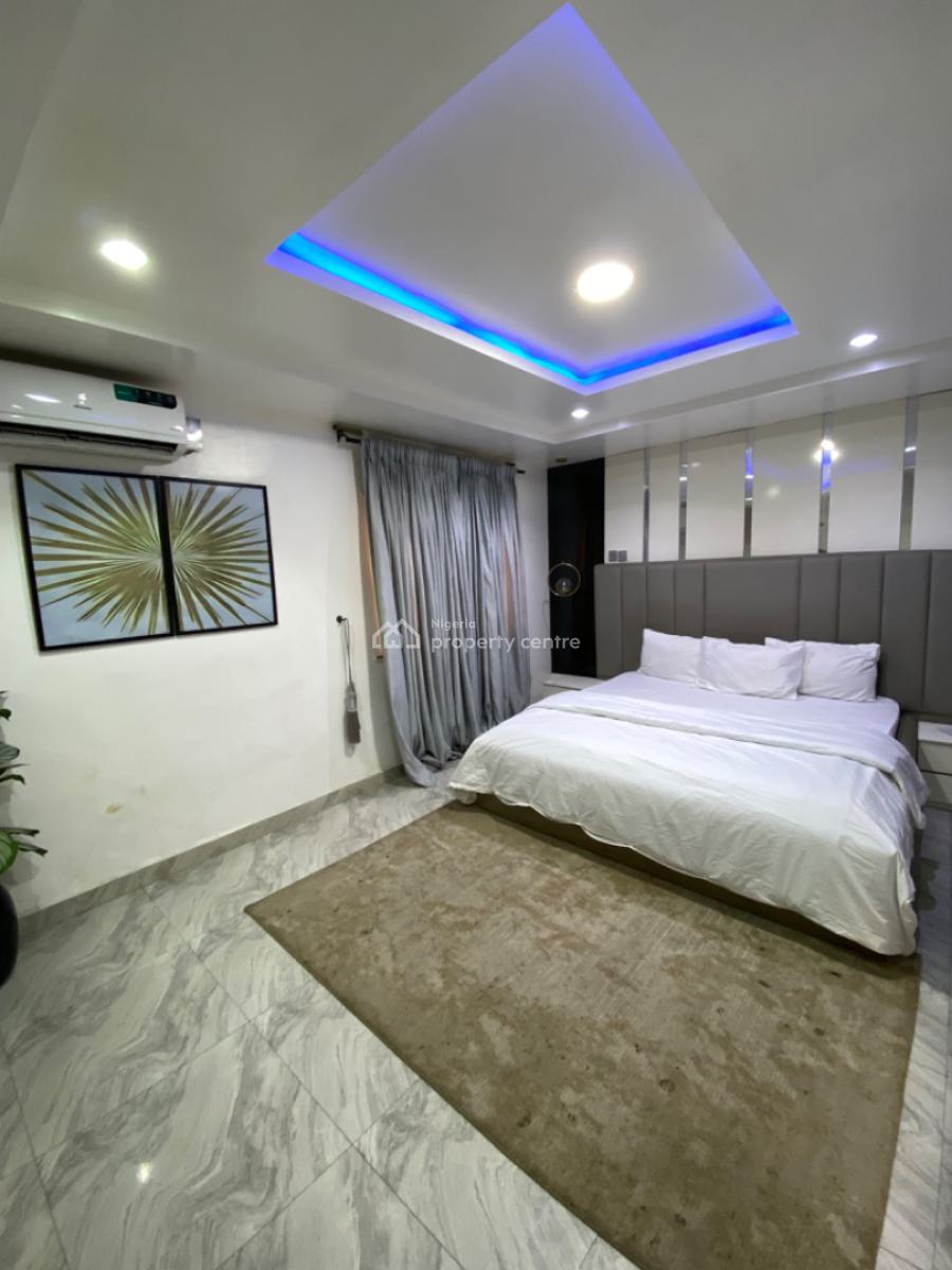 Cozy & Spacious 3 Bedroom Apartment, Onike, Yaba, Lagos, Flat / Apartment Short Let