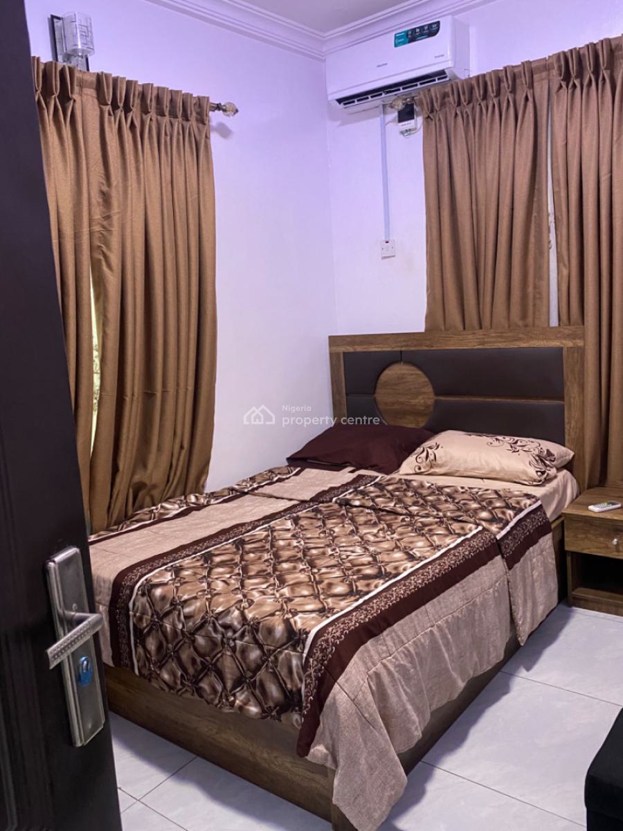 Cozy 2-bedroom Furnished Apartment, Alagomeji, Yaba, Lagos, Flat / Apartment Short Let