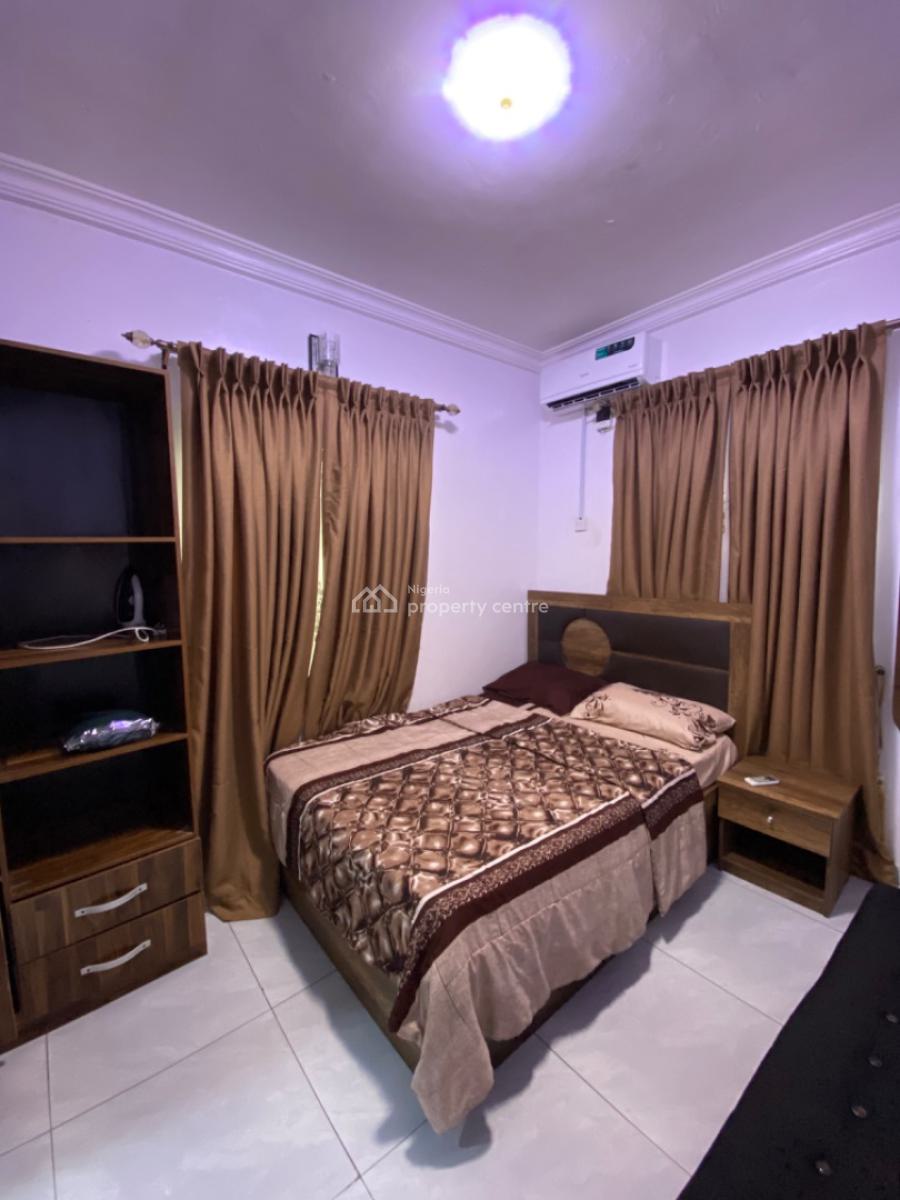 Cozy 2-bedroom Furnished Apartment, Alagomeji, Yaba, Lagos, Flat / Apartment Short Let