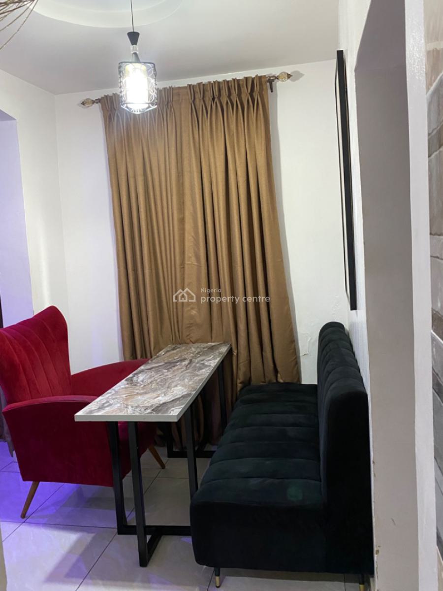 Cozy 2-bedroom Furnished Apartment, Alagomeji, Yaba, Lagos, Flat / Apartment Short Let