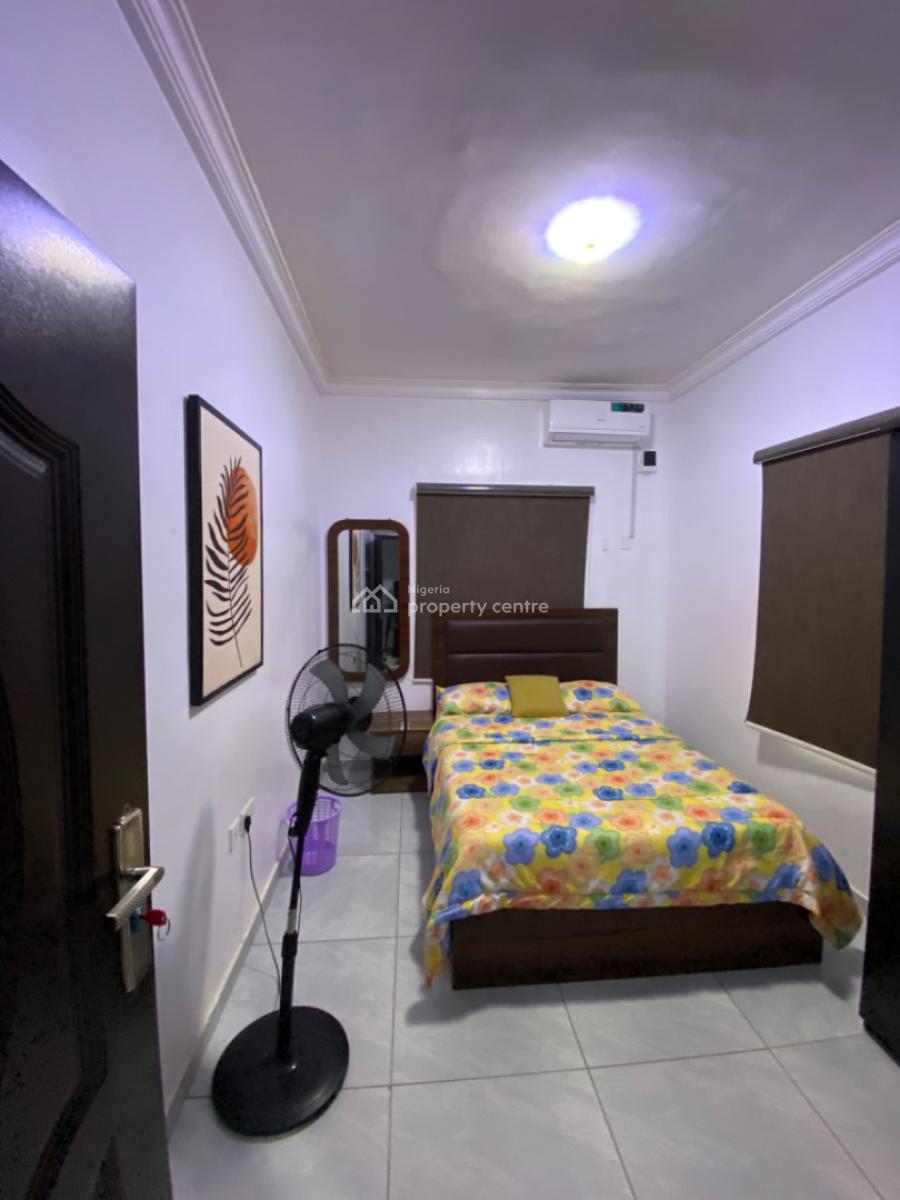 Cozy 2-bedroom Furnished Apartment, Alagomeji, Yaba, Lagos, Flat / Apartment Short Let
