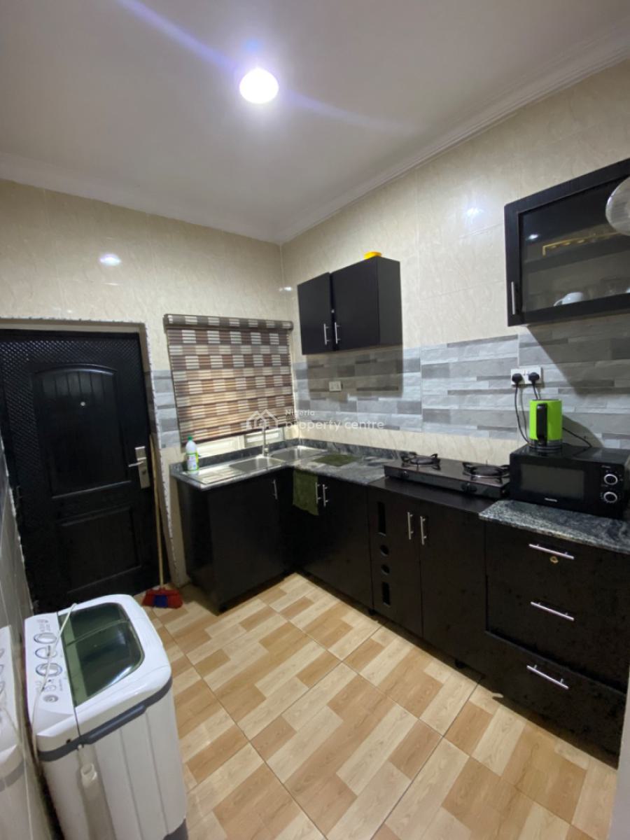 Cozy 2-bedroom Furnished Apartment, Alagomeji, Yaba, Lagos, Flat / Apartment Short Let