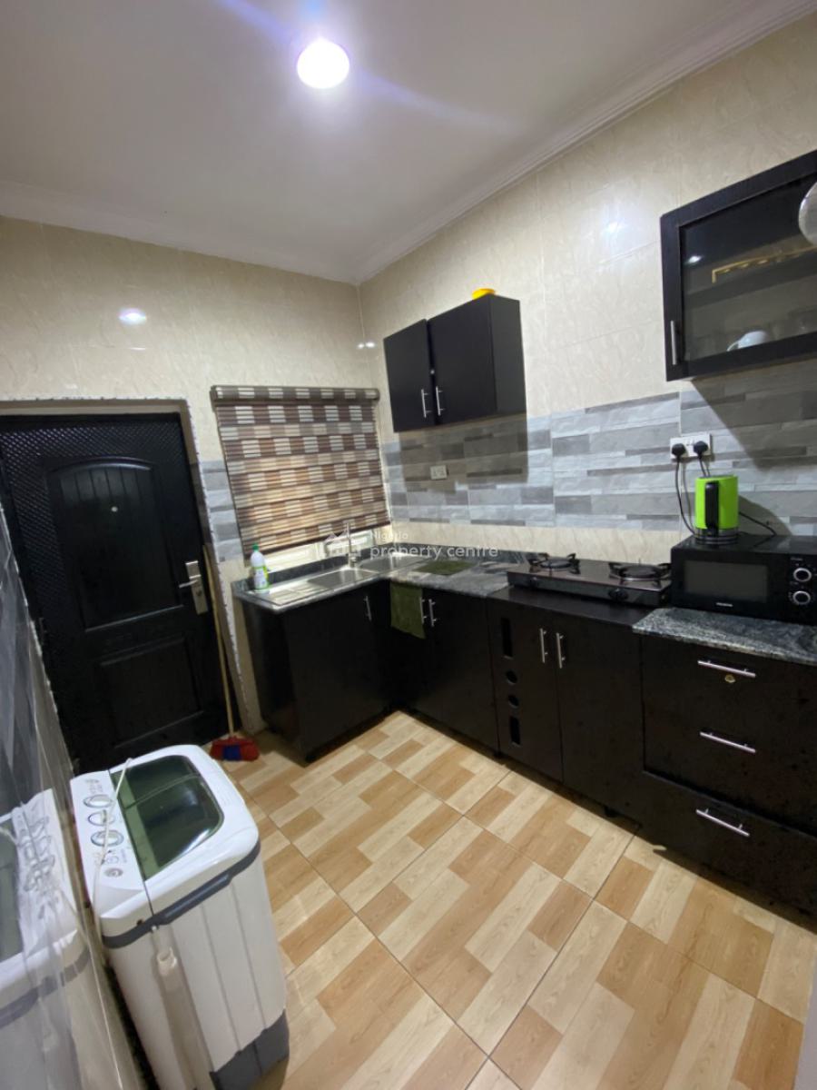 Cozy 2-bedroom Furnished Apartment, Alagomeji, Yaba, Lagos, Flat / Apartment Short Let