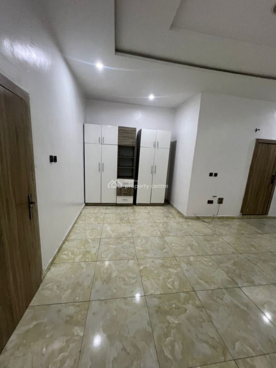 Spacious Master Bedroom Im a Shared Apartment, Royal Pine Estate,  Orchid Road Eleganza Bustop Lekki Lagos, Lekki, Lagos, Flat / Apartment for Rent