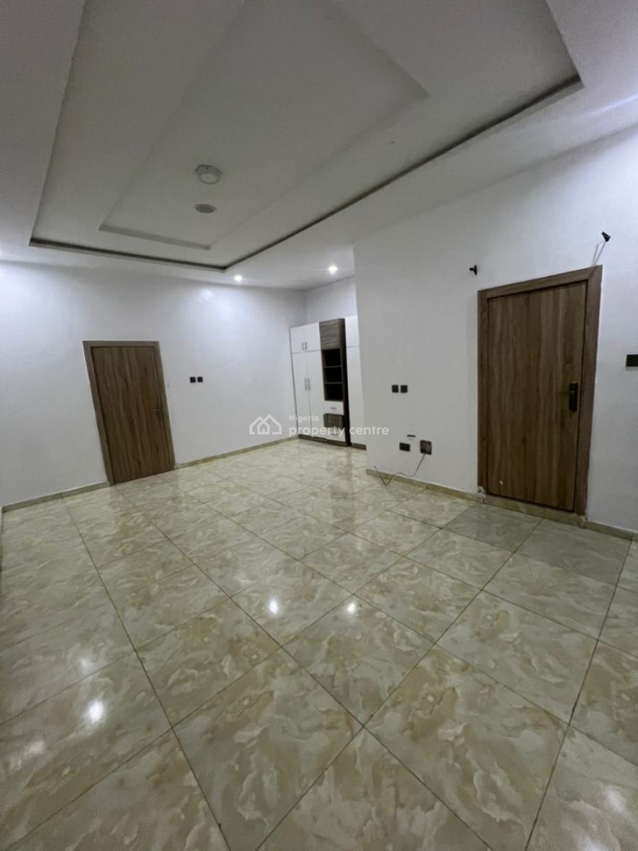 Spacious Master Bedroom Im a Shared Apartment, Royal Pine Estate,  Orchid Road Eleganza Bustop Lekki Lagos, Lekki, Lagos, Flat / Apartment for Rent