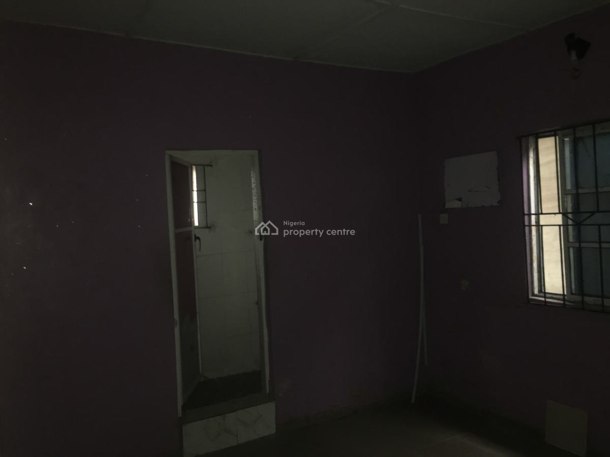 Healthy 2 Bedrooms Flat, Emmanuel High Street, Ogudu, Lagos, Flat / Apartment for Rent