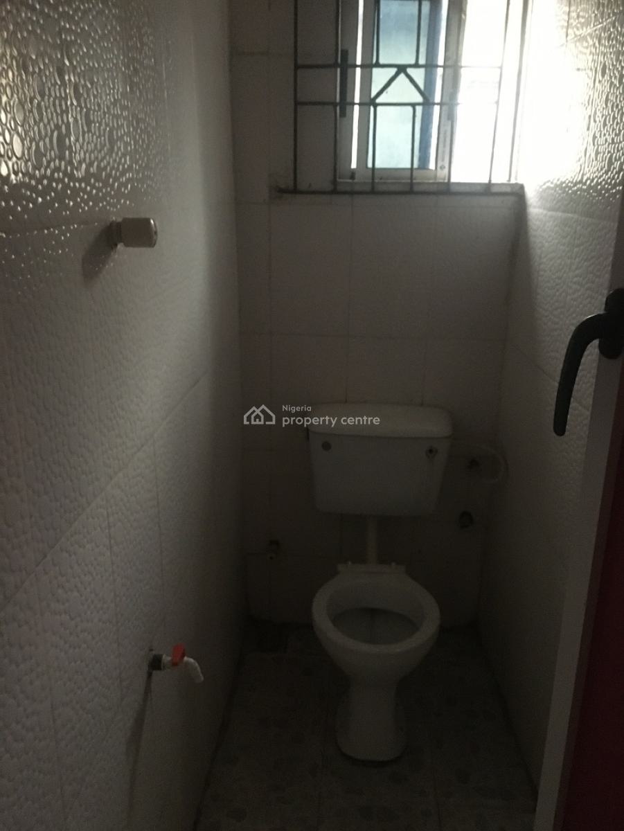 Healthy 2 Bedrooms Flat, Emmanuel High Street, Ogudu, Lagos, Flat / Apartment for Rent