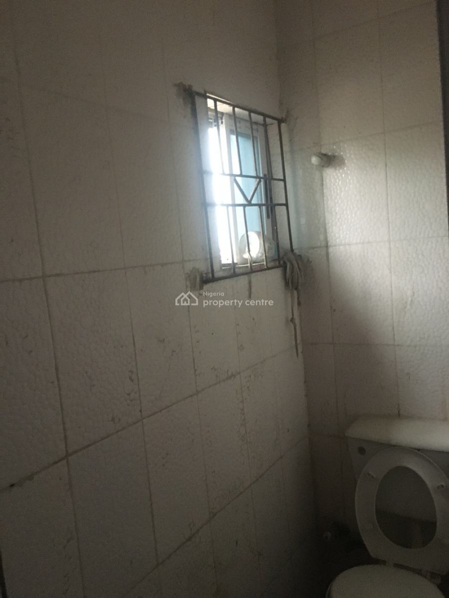 Healthy 2 Bedrooms Flat, Emmanuel High Street, Ogudu, Lagos, Flat / Apartment for Rent