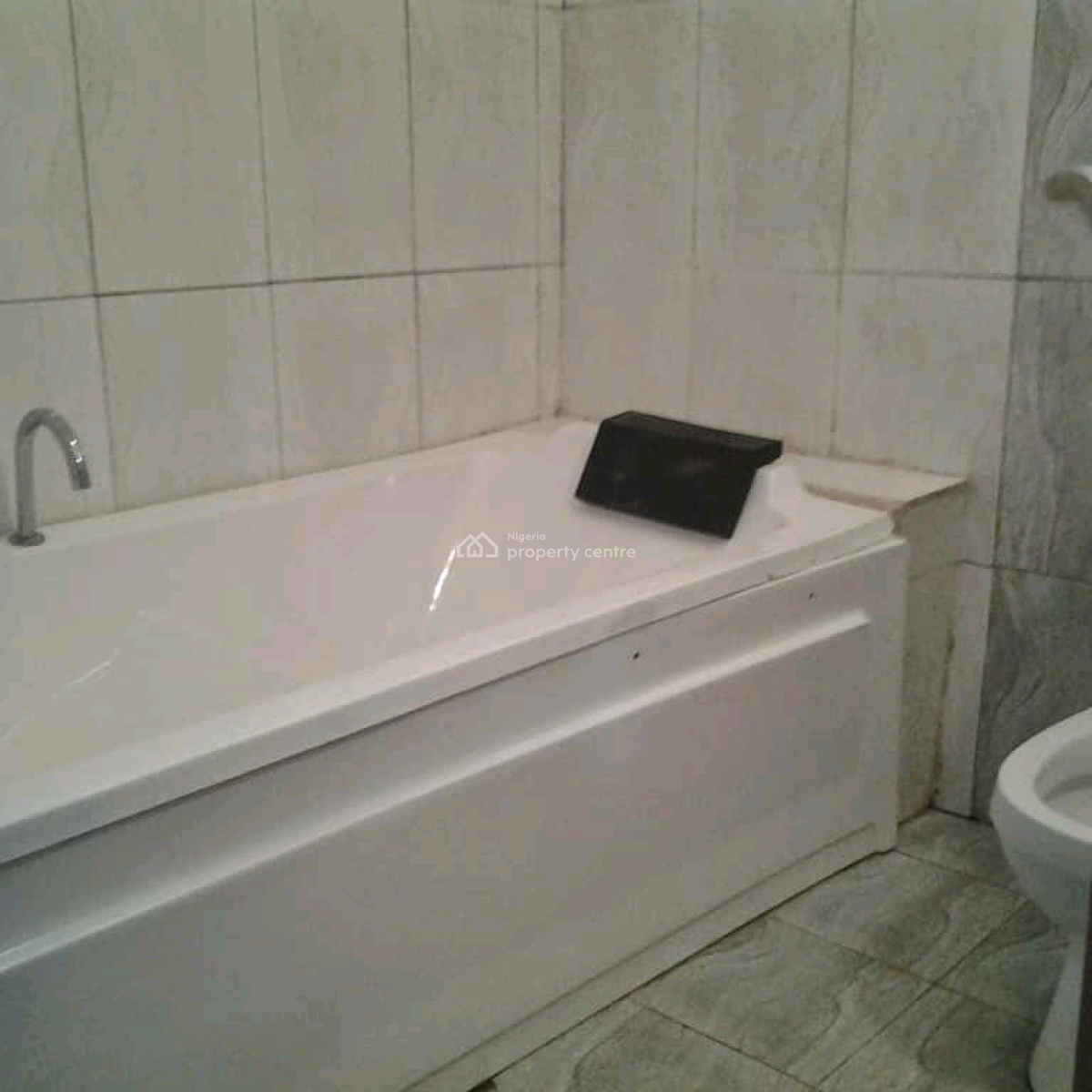 Serviced 3 Bedroom Apartment with Bq, Safecourt Apartment, Ikate Elegushi, Lekki, Lagos, Flat / Apartment for Rent