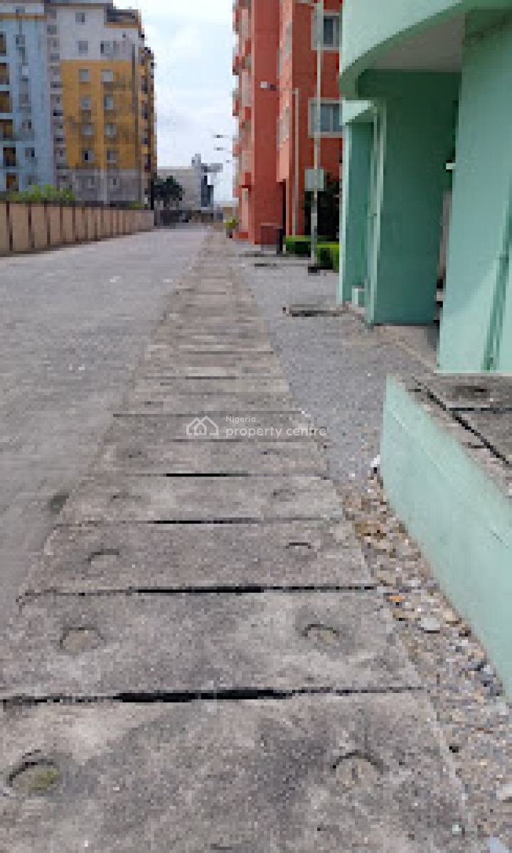 Serviced 3 Bedroom Apartment with Bq, Safecourt Apartment, Ikate Elegushi, Lekki, Lagos, Flat / Apartment for Rent