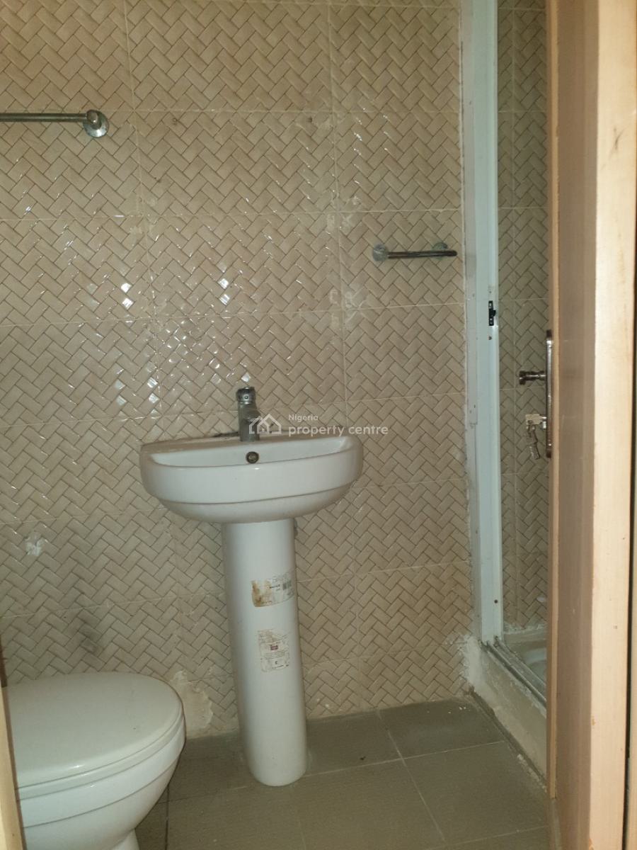 Spacious Paint House 3 Bedroom with a Room Bq, Chevron, Lekki, Lagos, Flat / Apartment for Rent