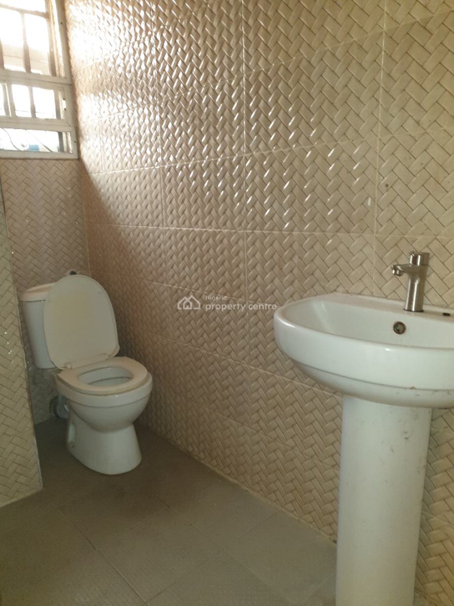 Spacious Paint House 3 Bedroom with a Room Bq, Chevron, Lekki, Lagos, Flat / Apartment for Rent