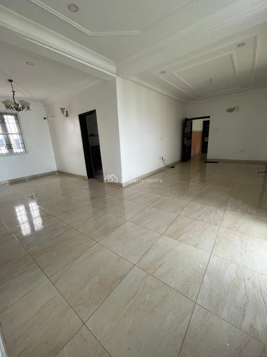 2 Bedroom Flat Upstairs, Lekki Phase 1, Lekki, Lagos, Flat / Apartment for Rent