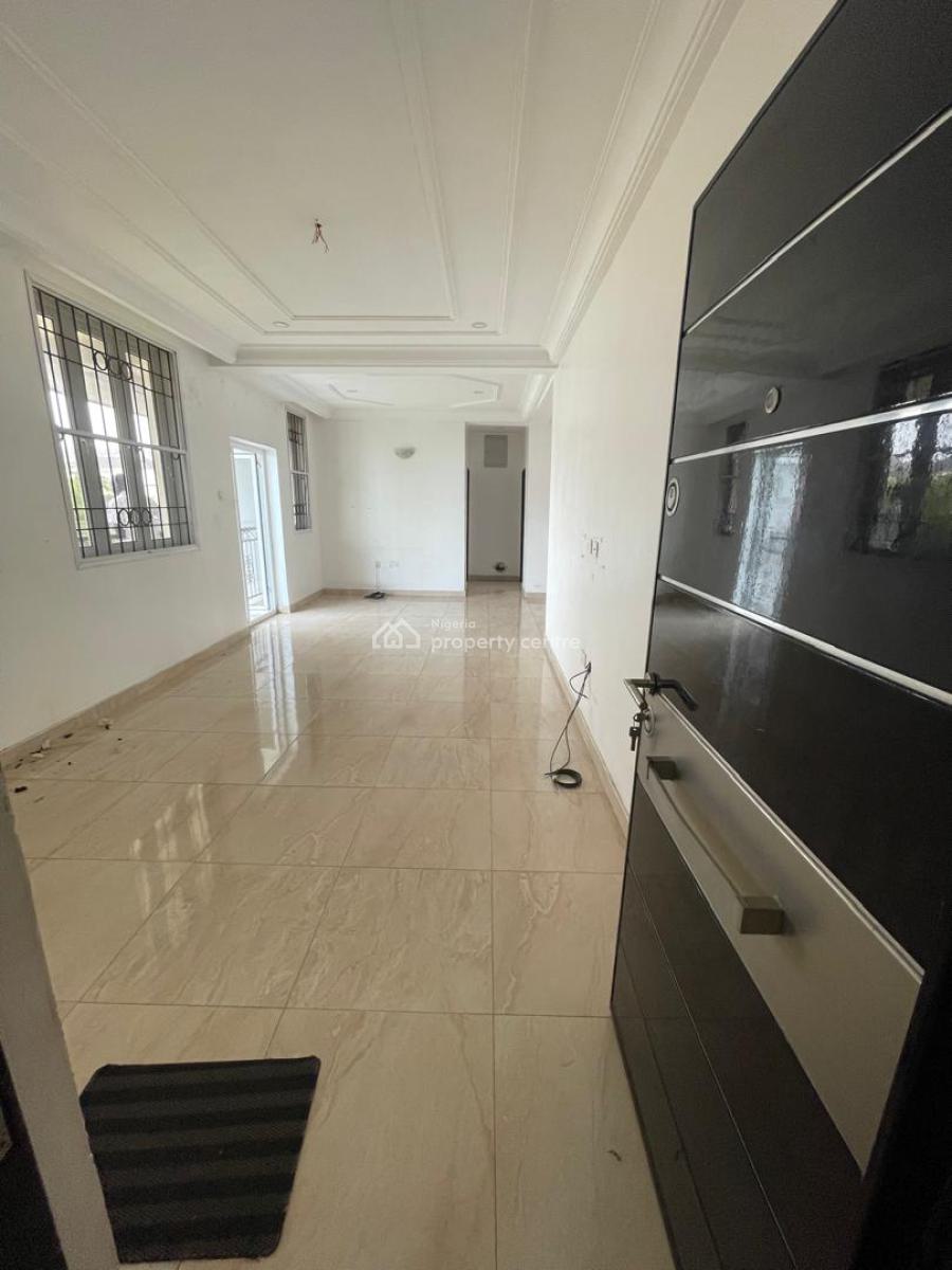 2 Bedroom Flat Upstairs, Lekki Phase 1, Lekki, Lagos, Flat / Apartment for Rent