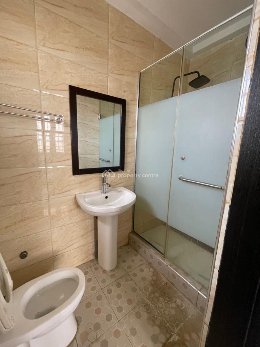 2 Bedroom Flat Upstairs, Lekki Phase 1, Lekki, Lagos, Flat / Apartment for Rent