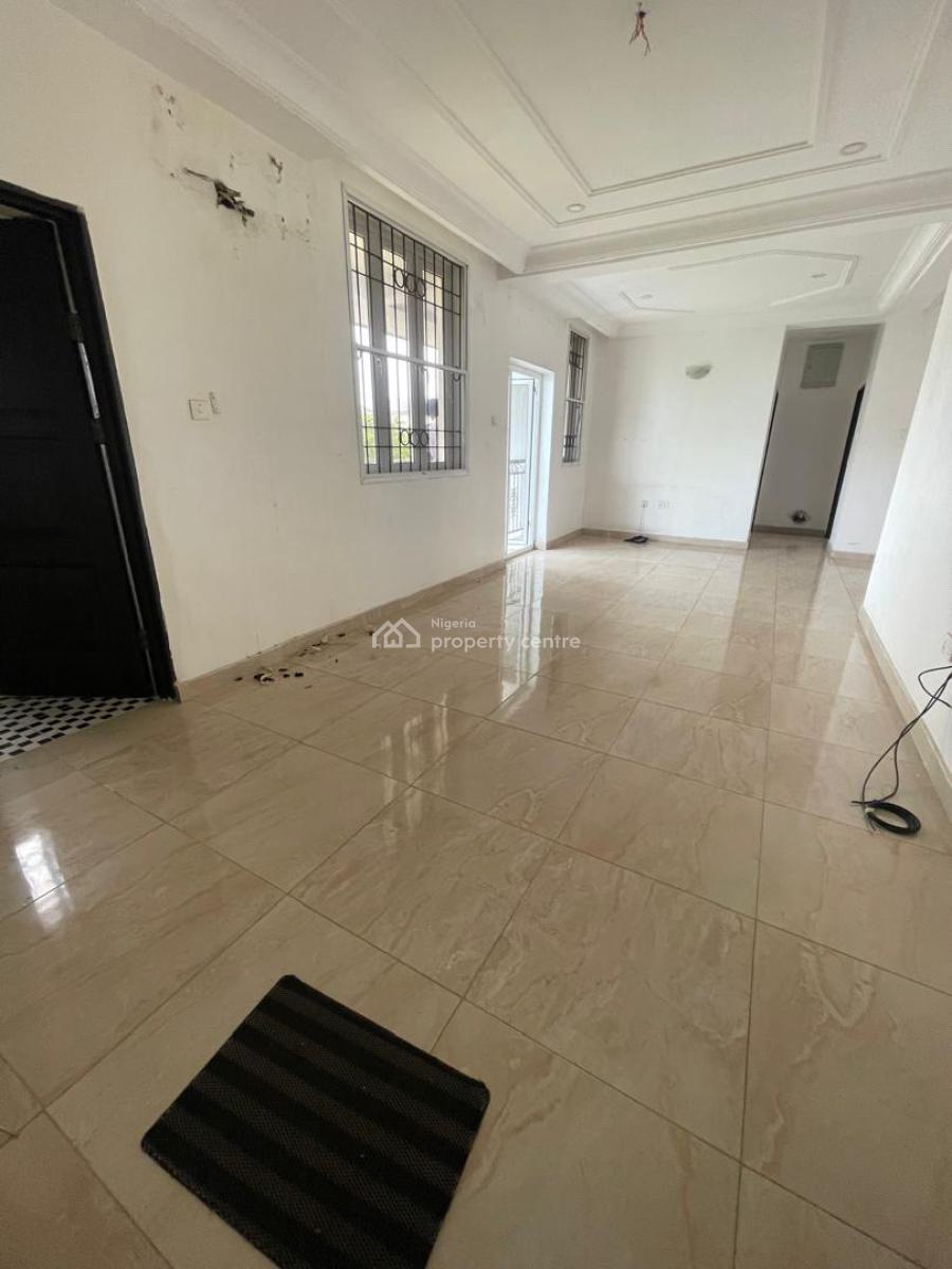 2 Bedroom Flat Upstairs, Lekki Phase 1, Lekki, Lagos, Flat / Apartment for Rent