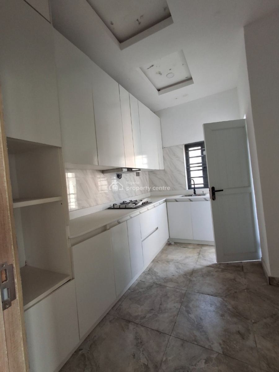 2 Bedroom Apartment in a Well-secured Estate, Ikate, Lekki, Lagos, Flat / Apartment for Sale