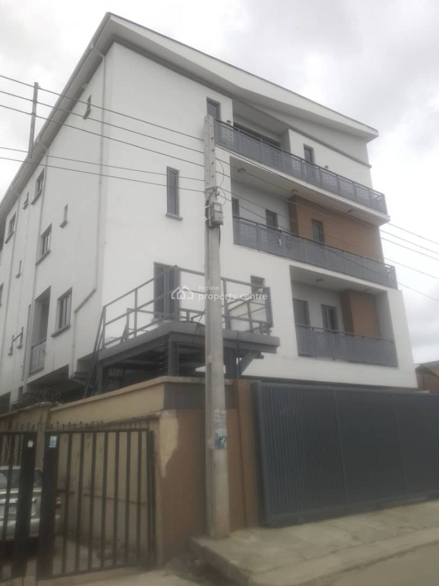 a Unit of 3 Bedrooms Apartments Upstairs with a Room Bq, Chevyview Estate Chevron, Lekki, Lagos, House for Sale