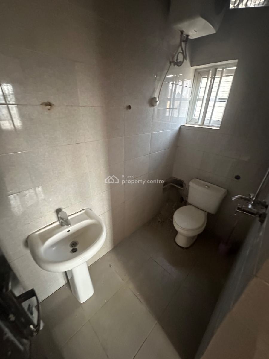 3 Bedroom Apartment in a Decent Location, Around Living Faith Church F01, Fo1 Layout, Kubwa, Abuja, Flat / Apartment for Rent