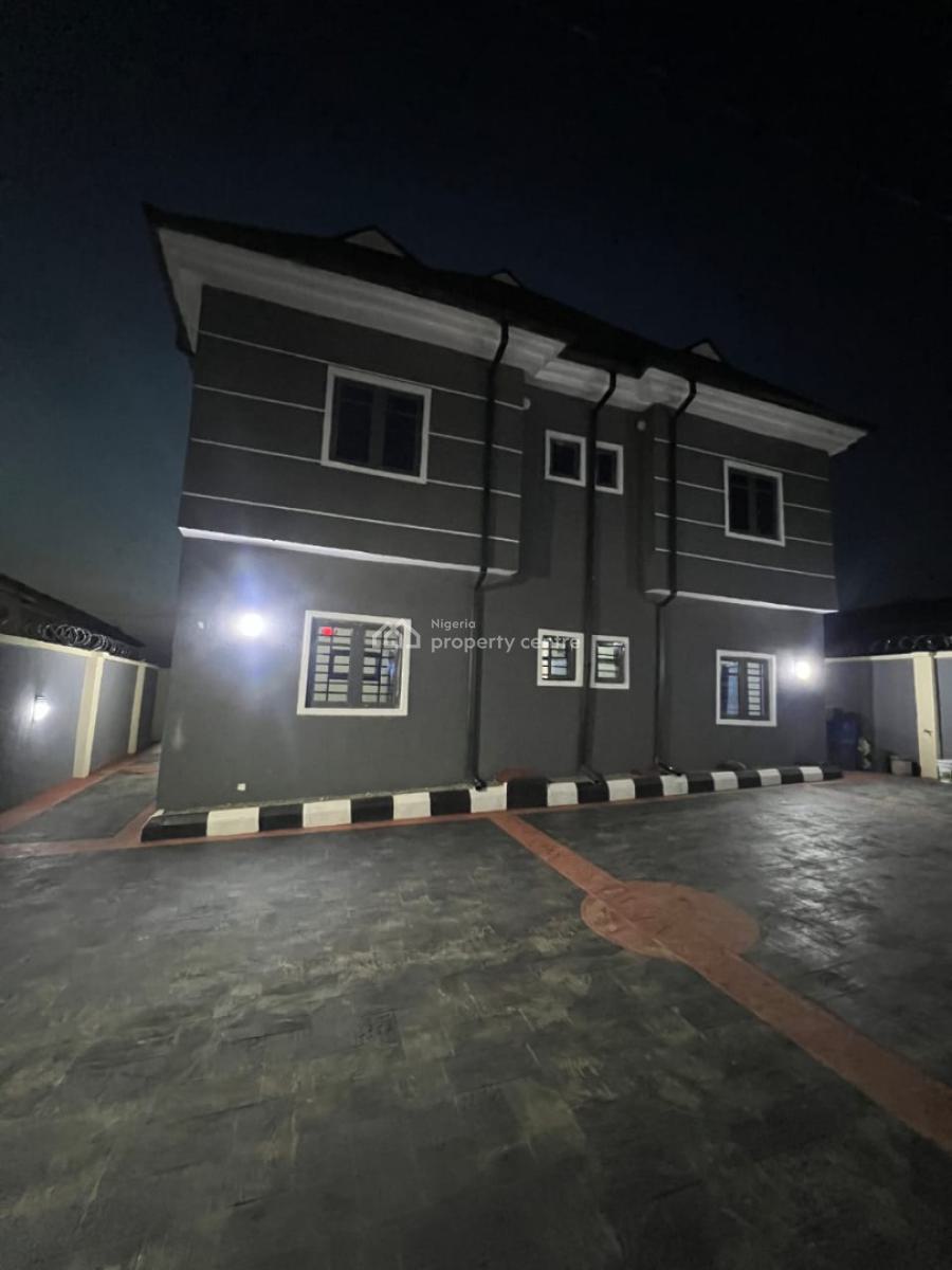Luxury 2-bedrooms Apartments, El Shaddai After Barracks Road, Ojoo, Ibadan, Oyo, Flat / Apartment for Rent